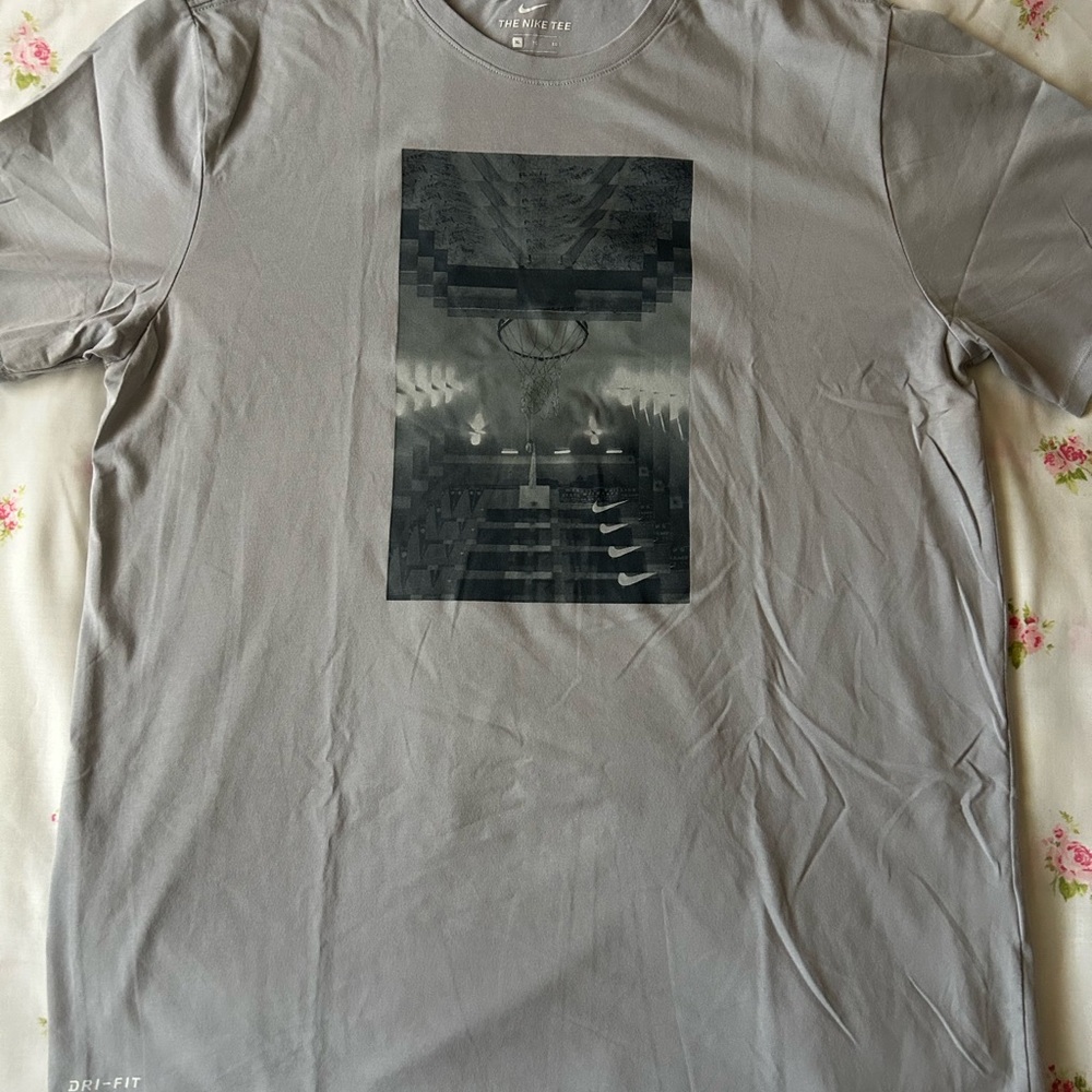 Nike Men's Short Sleeve Tee w/ Basketball Hoop Graphic
